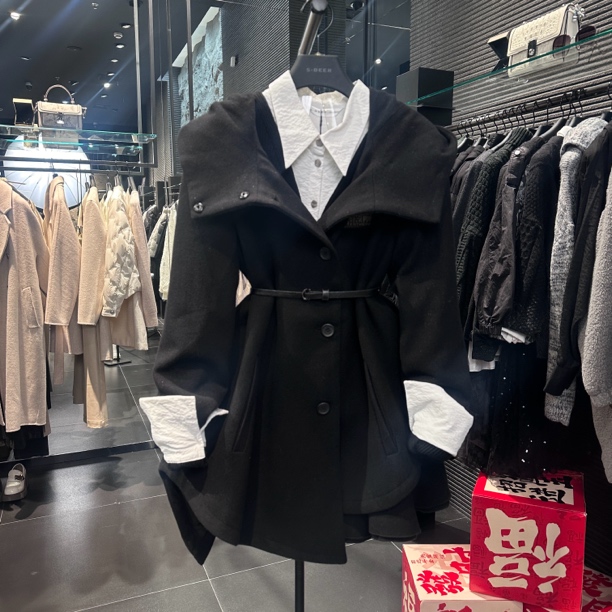 S·DEER圣迪奥.秋冬酷飒时尚高领字母贴布不规则休闲外套S194A1734