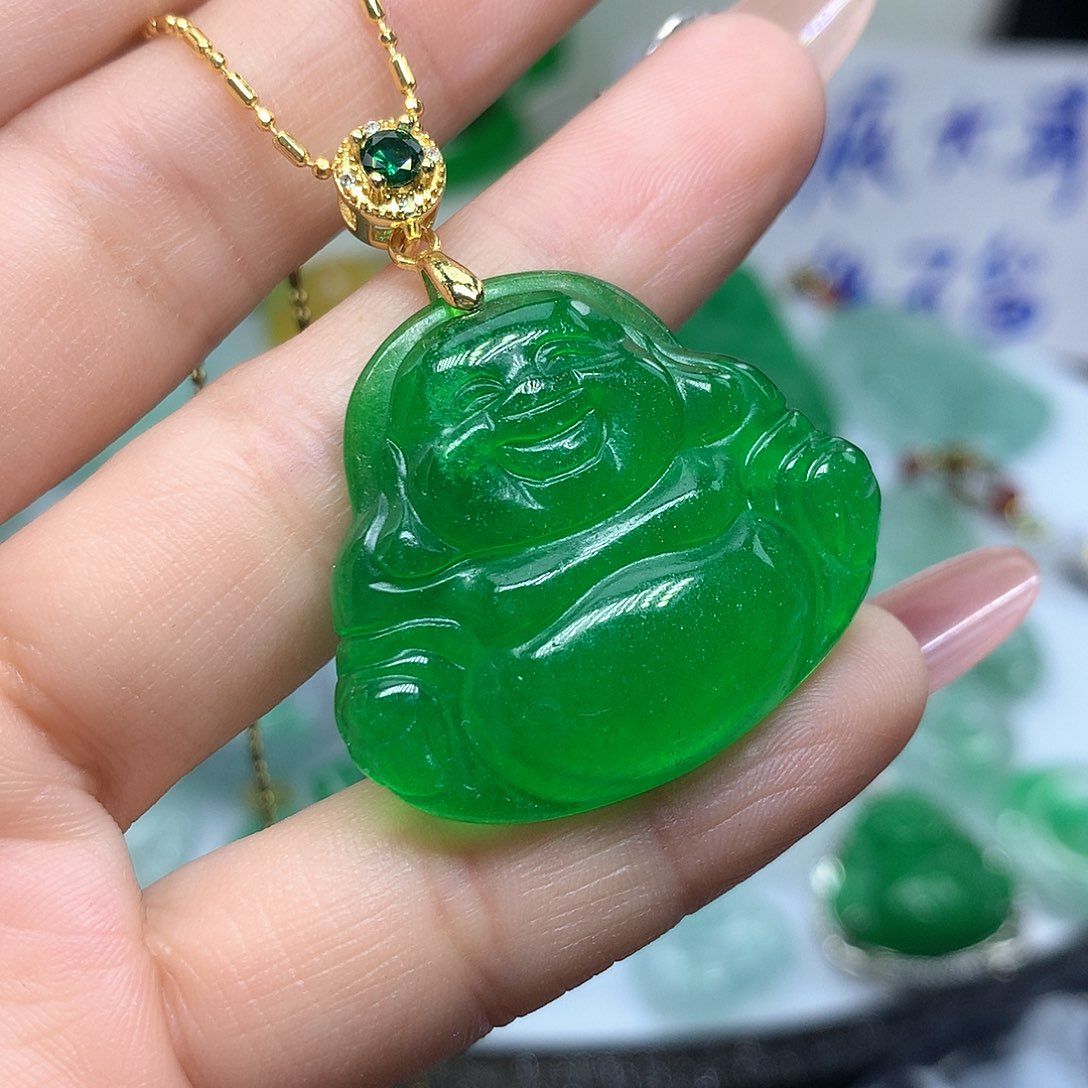 翡翠吊坠(赠链)未镶嵌