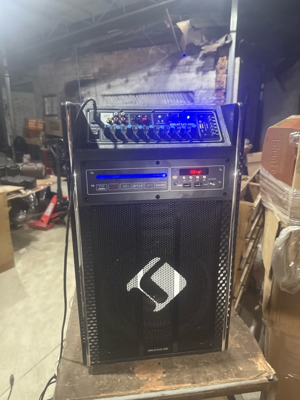 9新  10寸音响电池坏，不包邮，话筒送的不保好坏