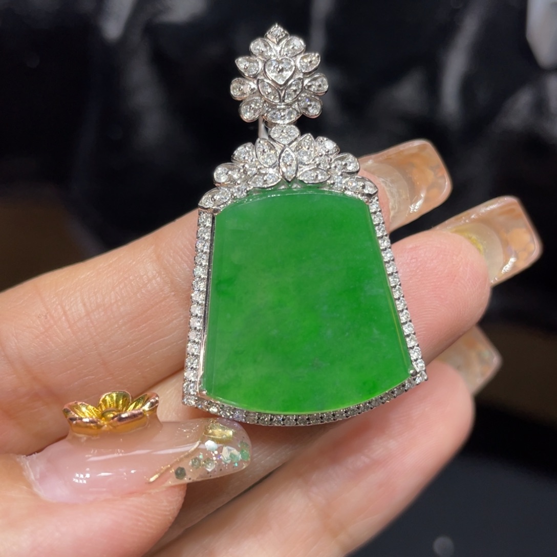 翡翠颈饰18K金镶嵌天然缅甸翡翠