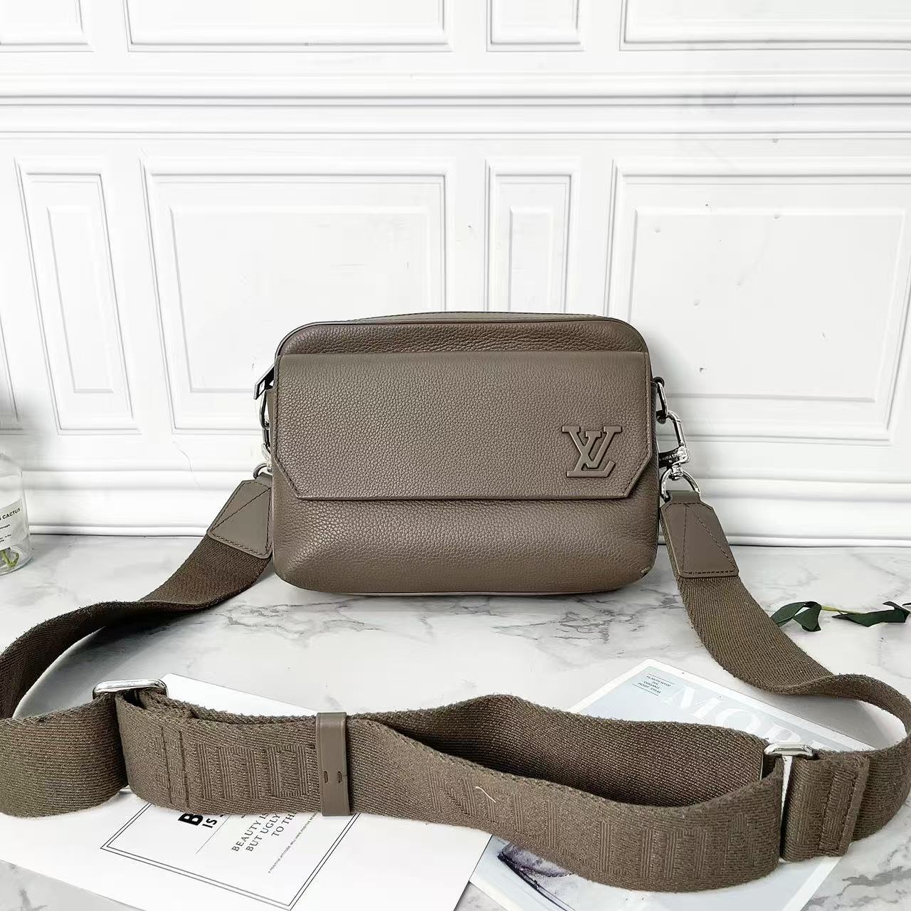 95新 LouisVuitton/路易威登 LV/路易威登大象灰邮差包斜挎包