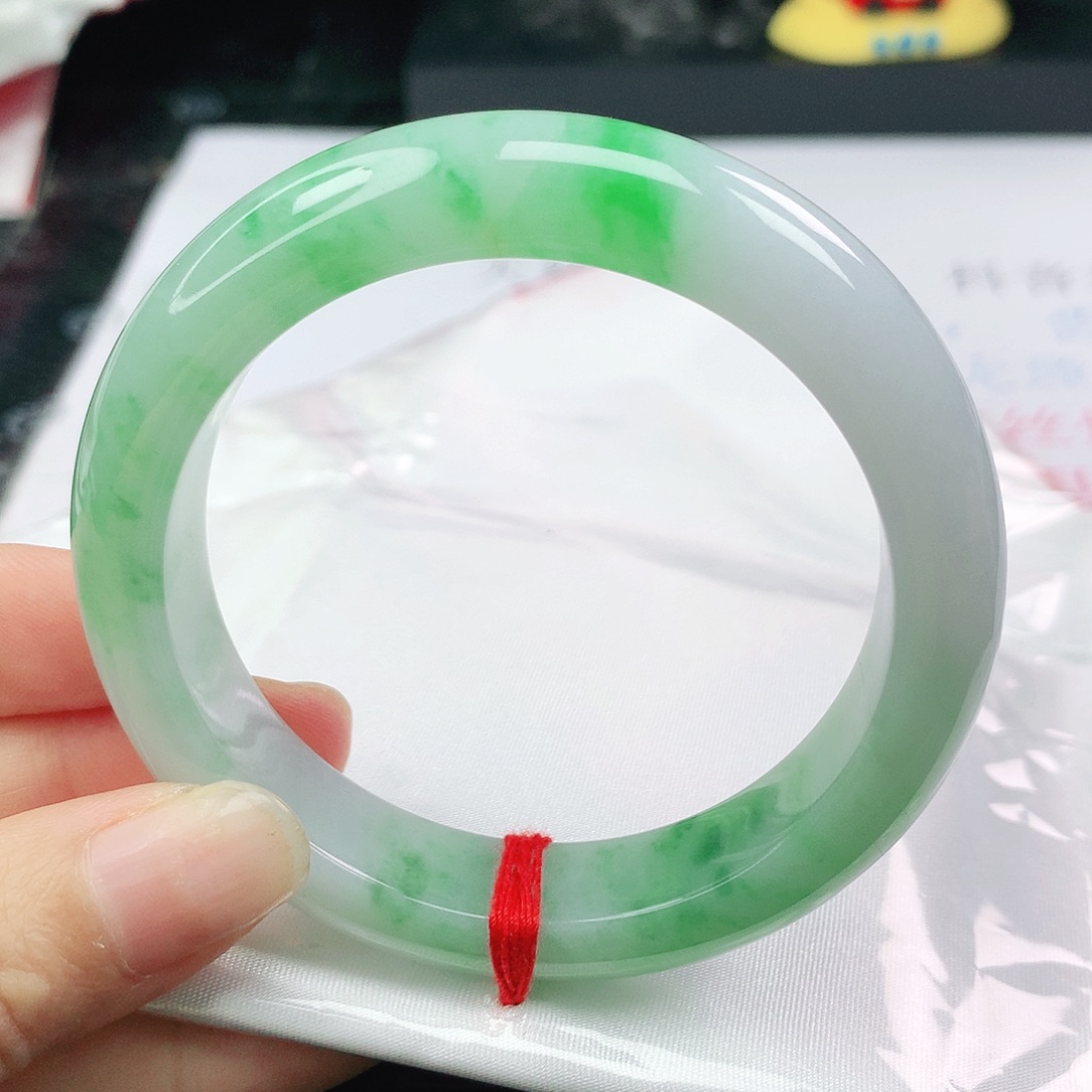 翡翠未镶嵌手镯正
