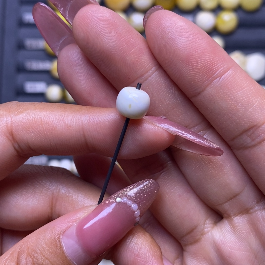 蜜蜡未镶嵌珠宝奇石瓷白妖花老型8.8*7.8mm