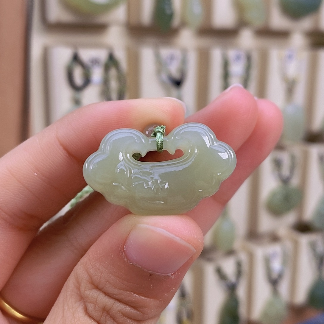 *****和田玉未镶嵌颈饰