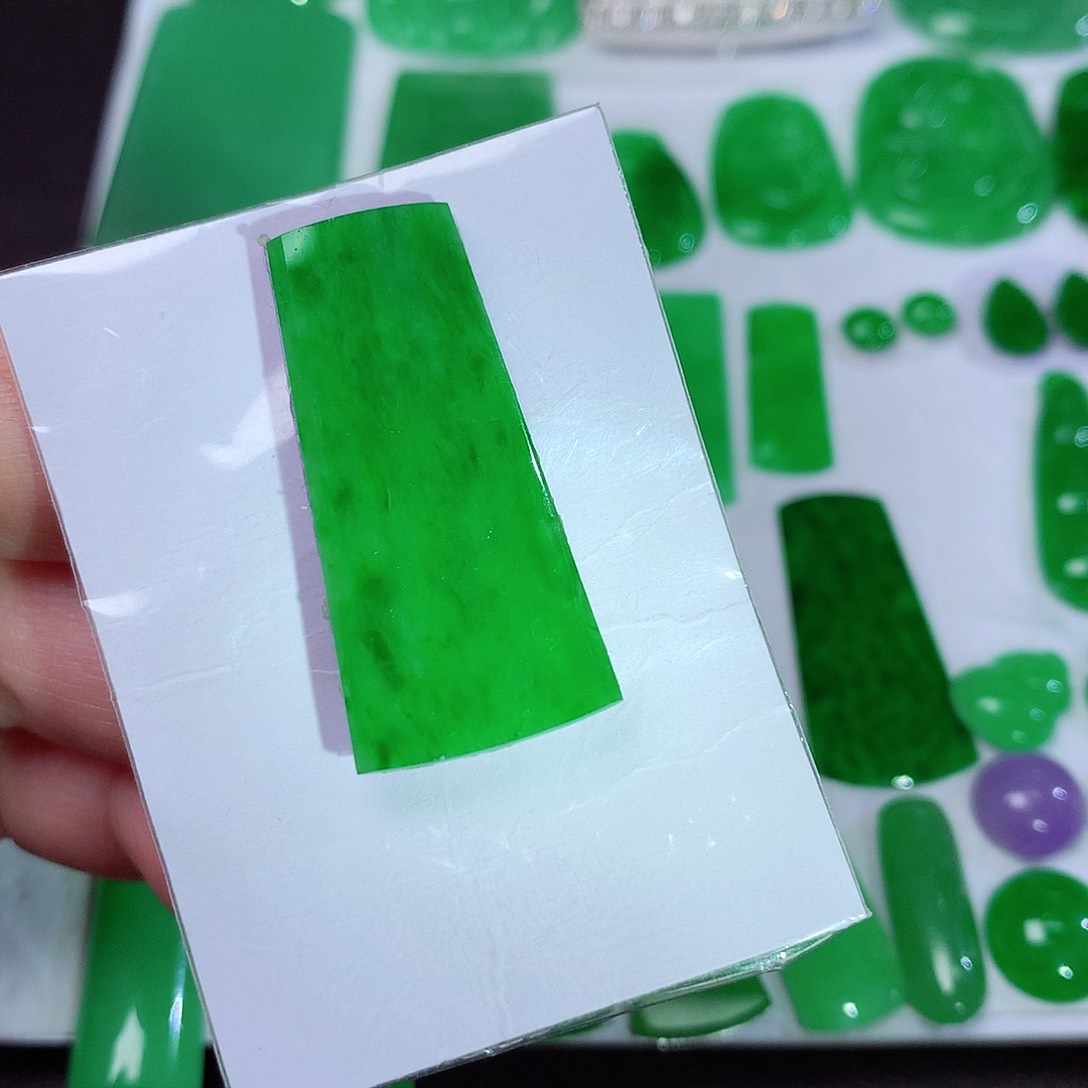 翡翠颈饰未镶嵌天然翡翠