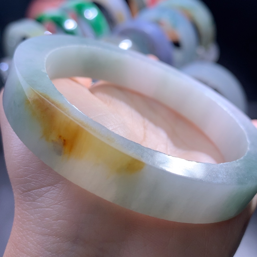 未镶嵌黄加绿翡翠手镯定制翡翠