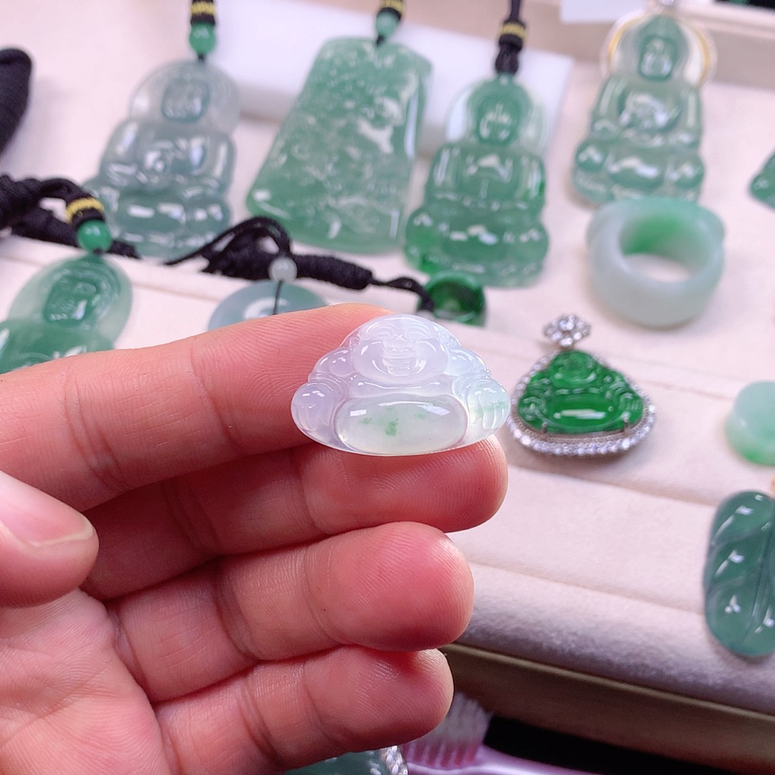 翡翠颈饰未镶嵌翡翠