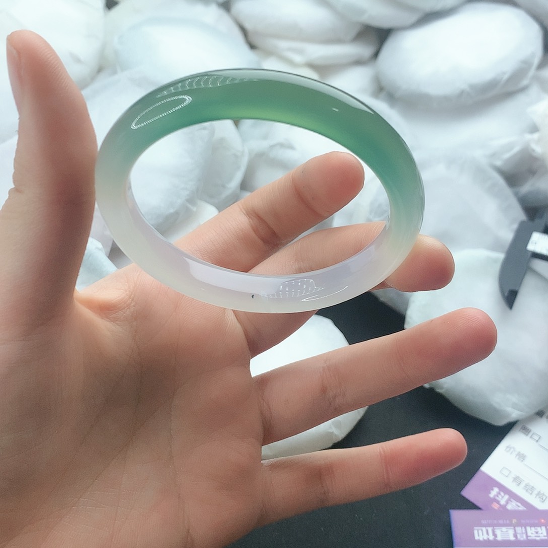 玛瑙/玉髓手镯未镶嵌58