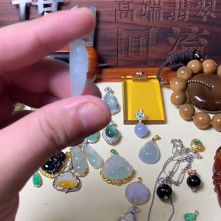 吊坠(不含链)未镶嵌翡翠天然缅甸A货翡翠