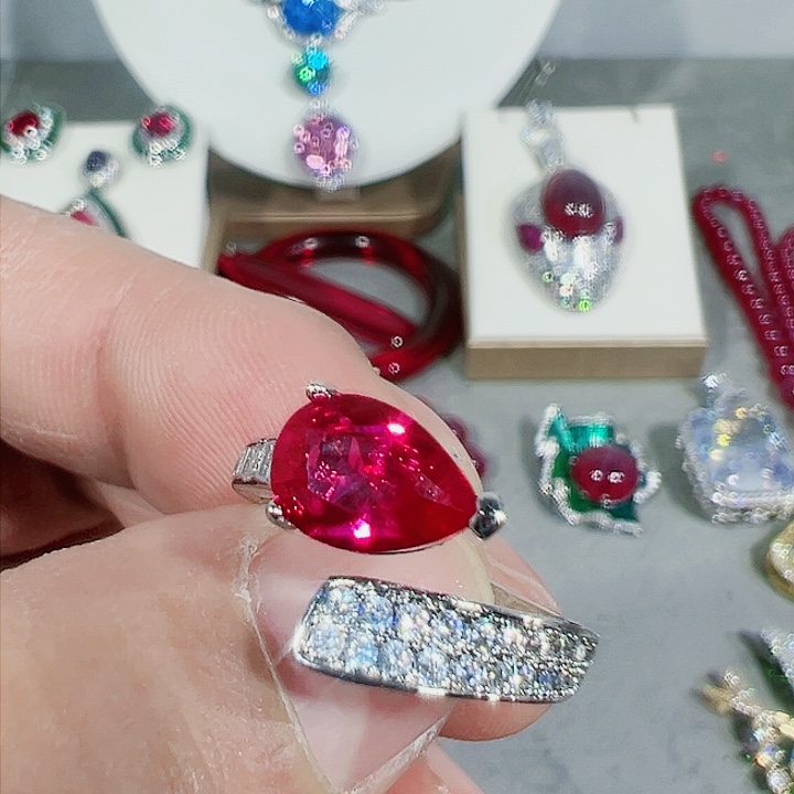 红宝石颈饰未镶嵌