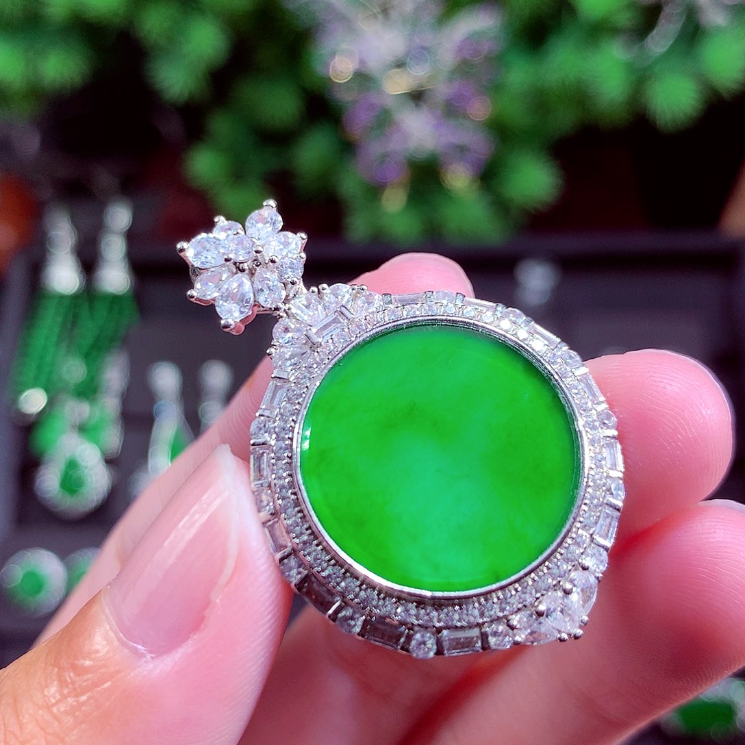 颈饰未镶嵌翡翠天然