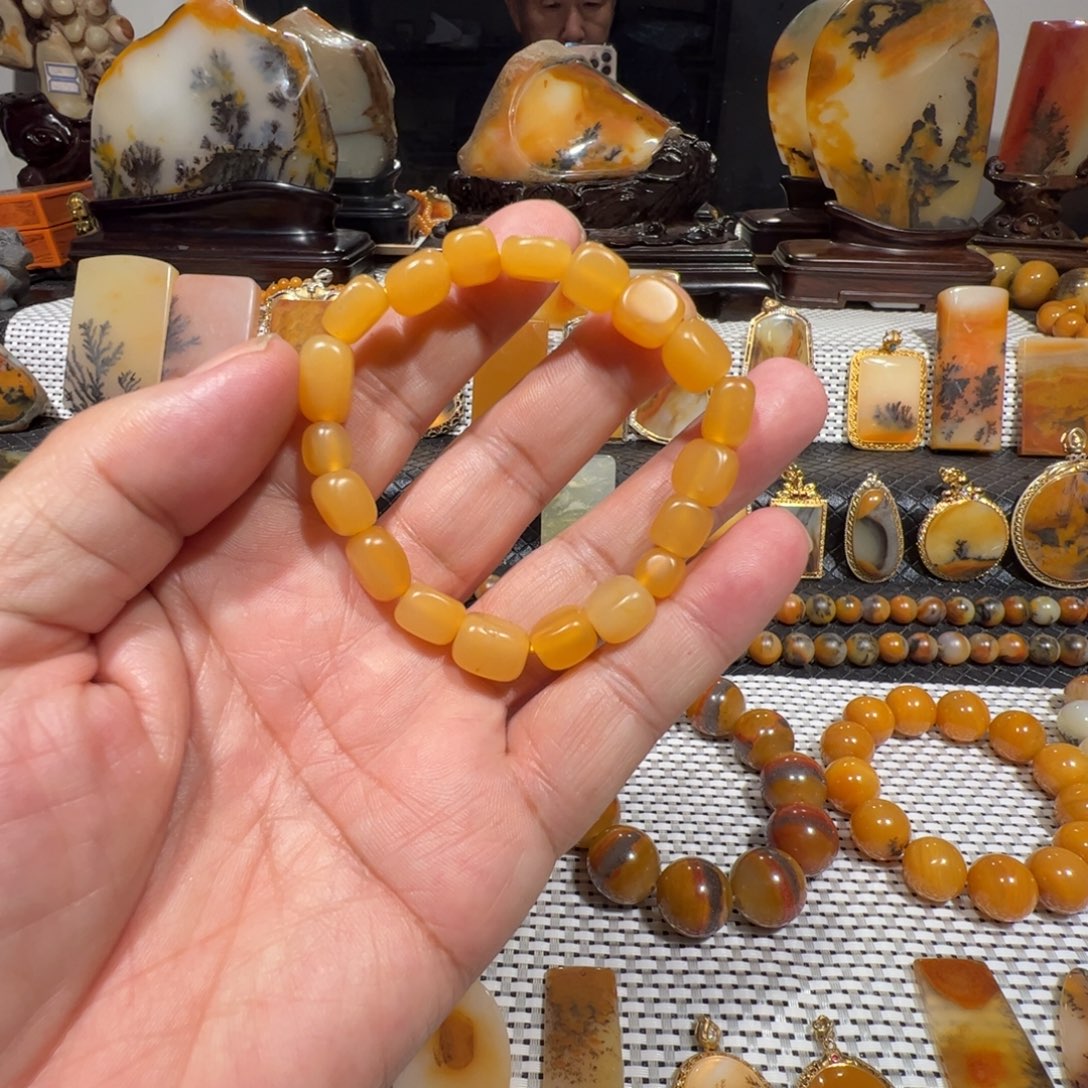 石英质玉未镶嵌颈饰