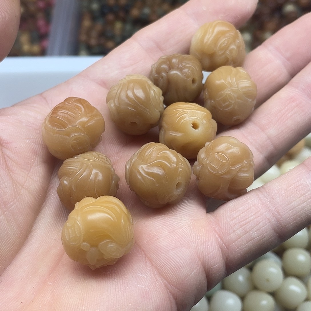 吊坠白玉菩提19彩神雕刻1颗➕灯牌宠2颗