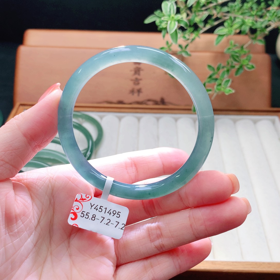 未镶嵌手镯（圆镯）翡翠