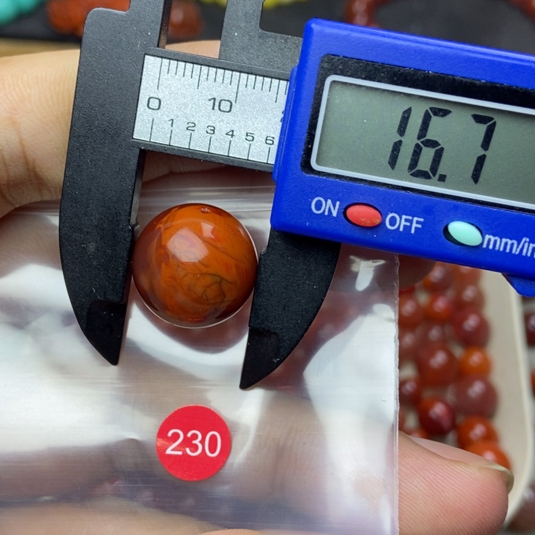 南红玛瑙未镶嵌有瑕疵