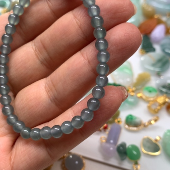翡翠颈饰未镶嵌翡翠