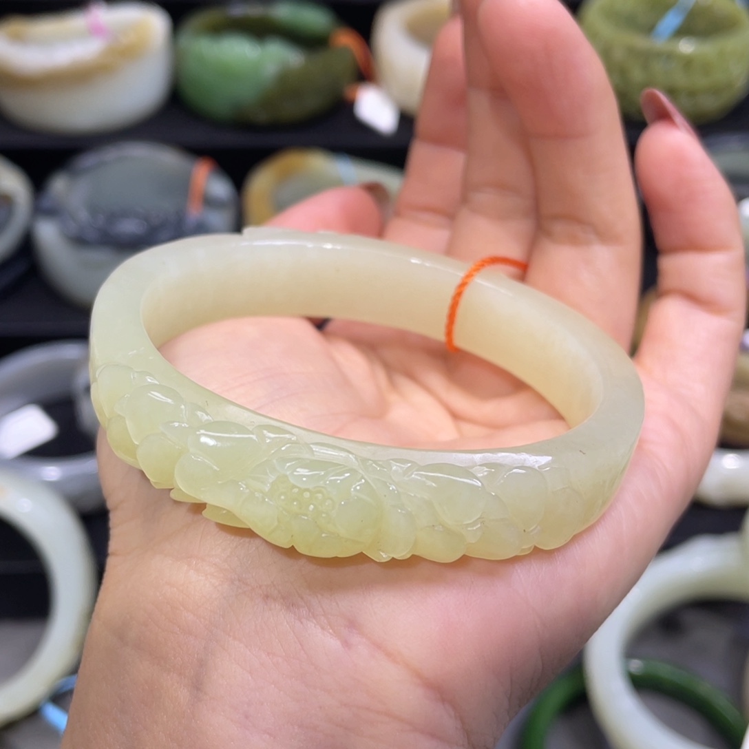 和田玉手镯（贵妃镯）未镶嵌87