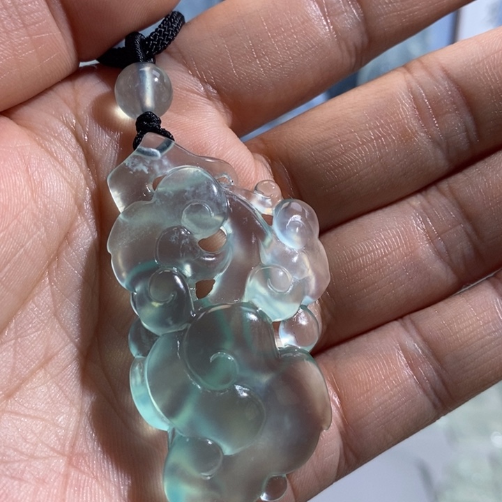 北***:岫玉未镶嵌颈饰吊坠