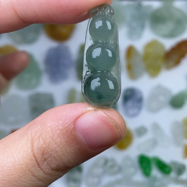 定制翡翠未镶嵌豆