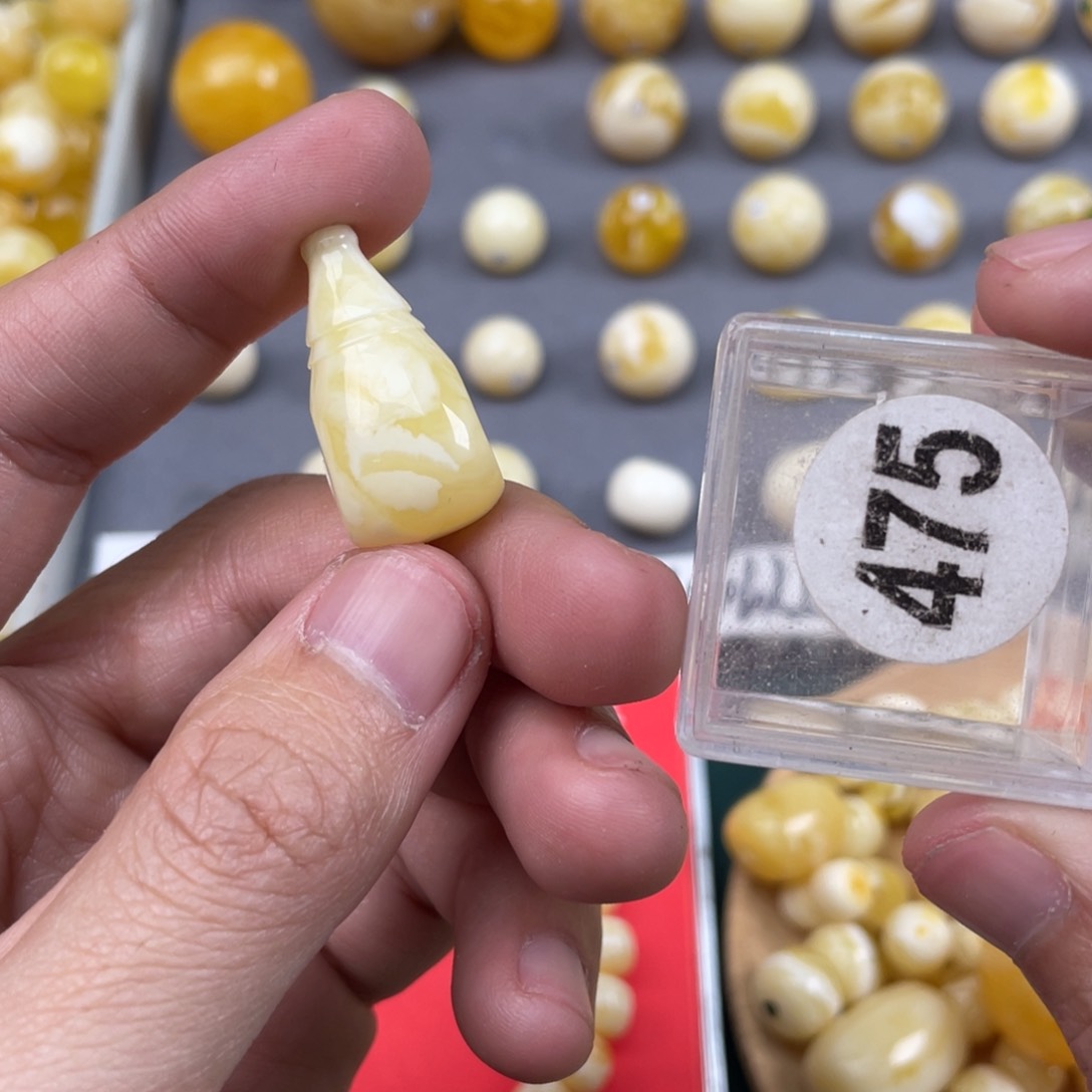 蜜蜡珠宝奇石未镶嵌