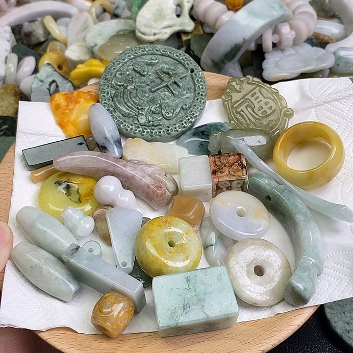 翡翠未镶嵌颈饰天然翡翠60