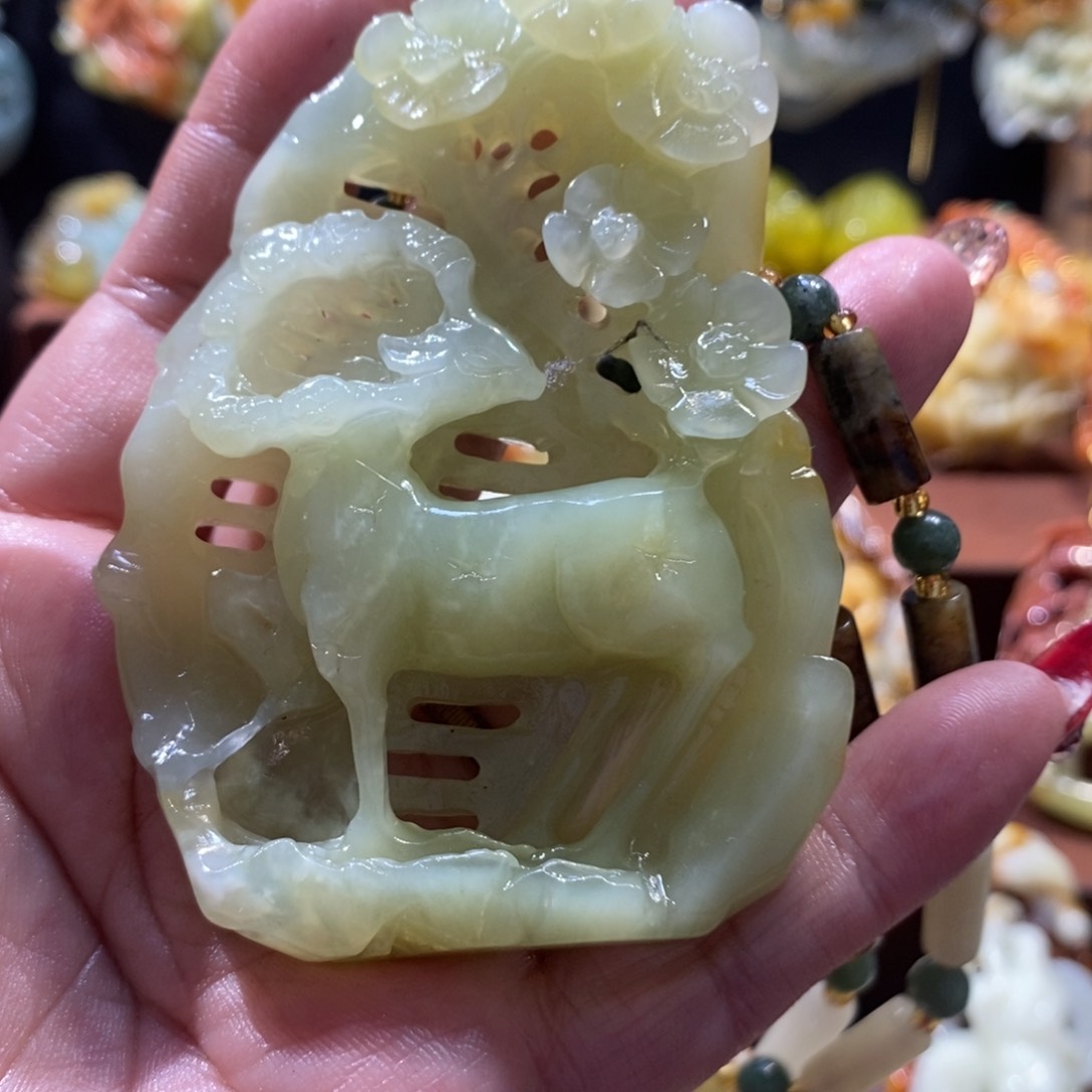 蛇纹石玉颈饰未镶嵌
