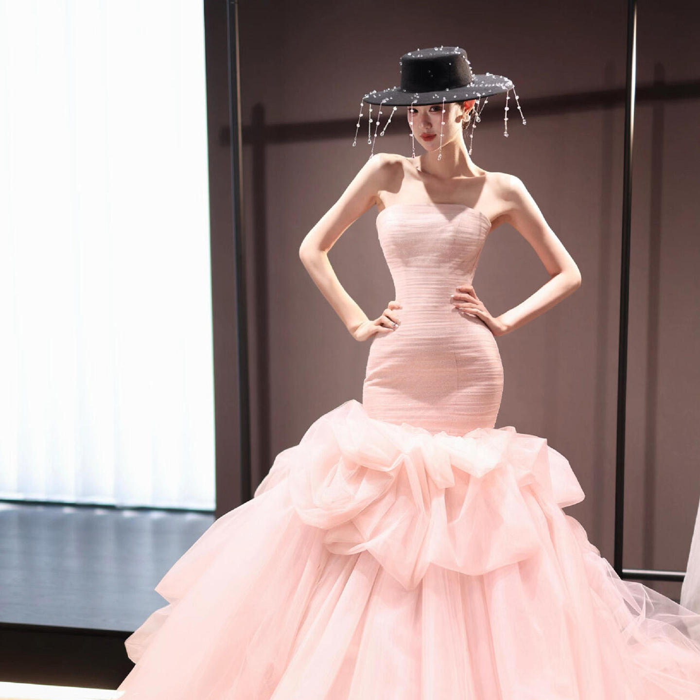 新娘结婚礼帽黑色赫本风流苏走秀高端平顶大檐帽子女婚纱摄影道具