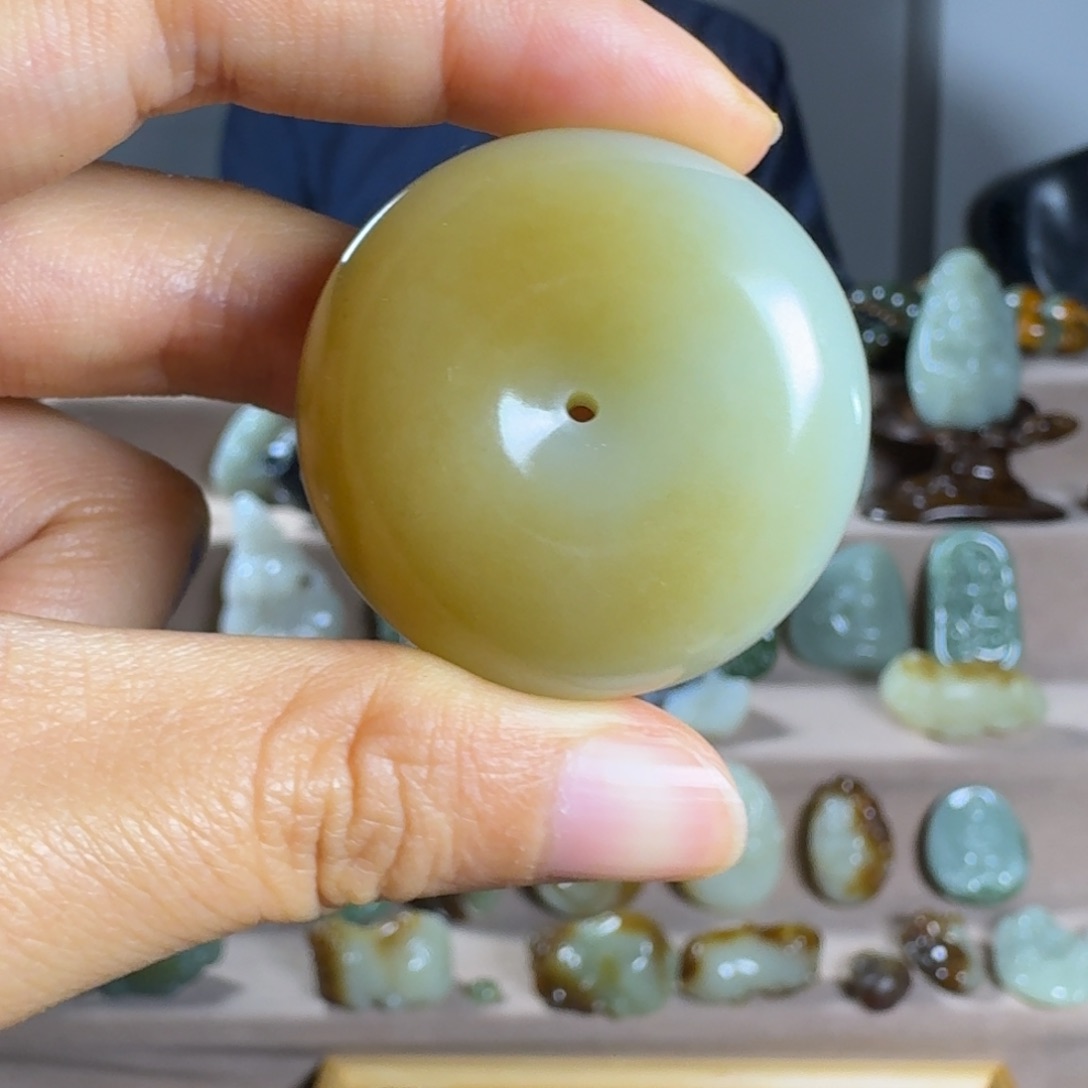 和田玉（糖玉）颈饰未镶嵌