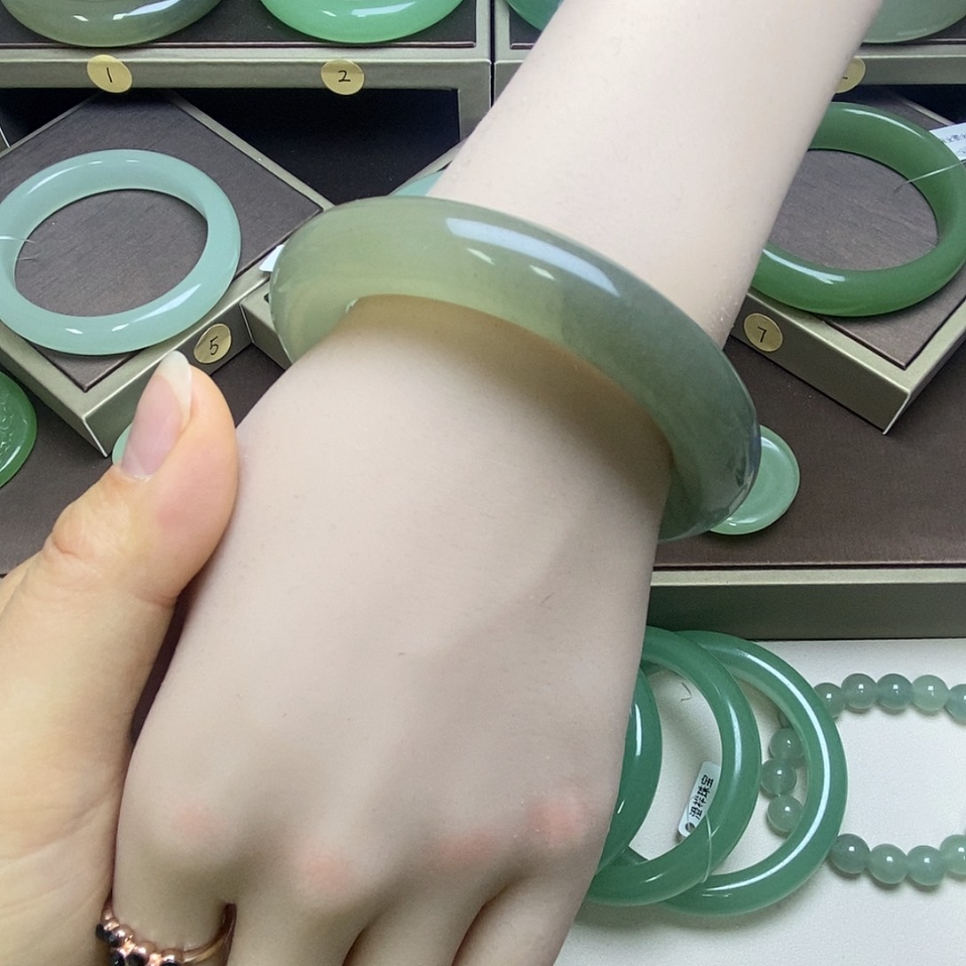 东陵石未镶嵌手镯