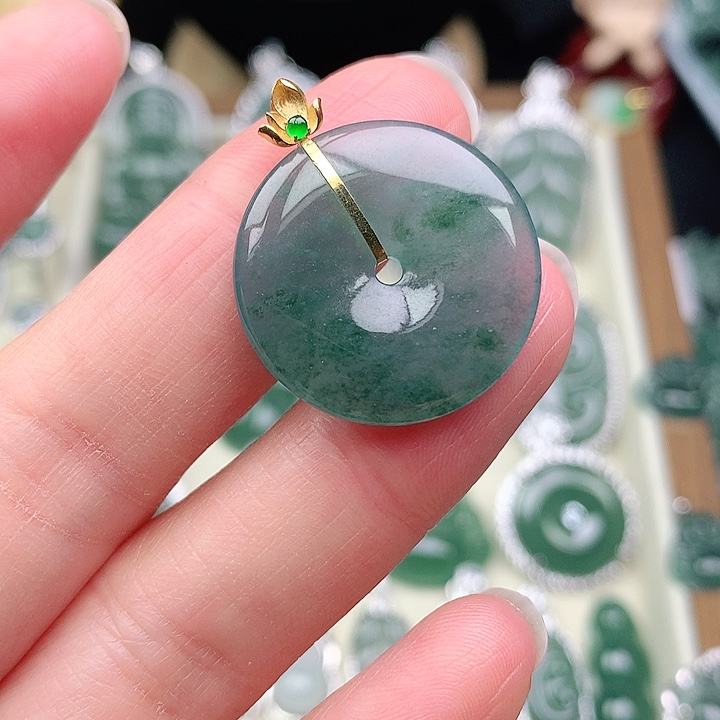 颈饰18K金镶嵌翡翠吊坠