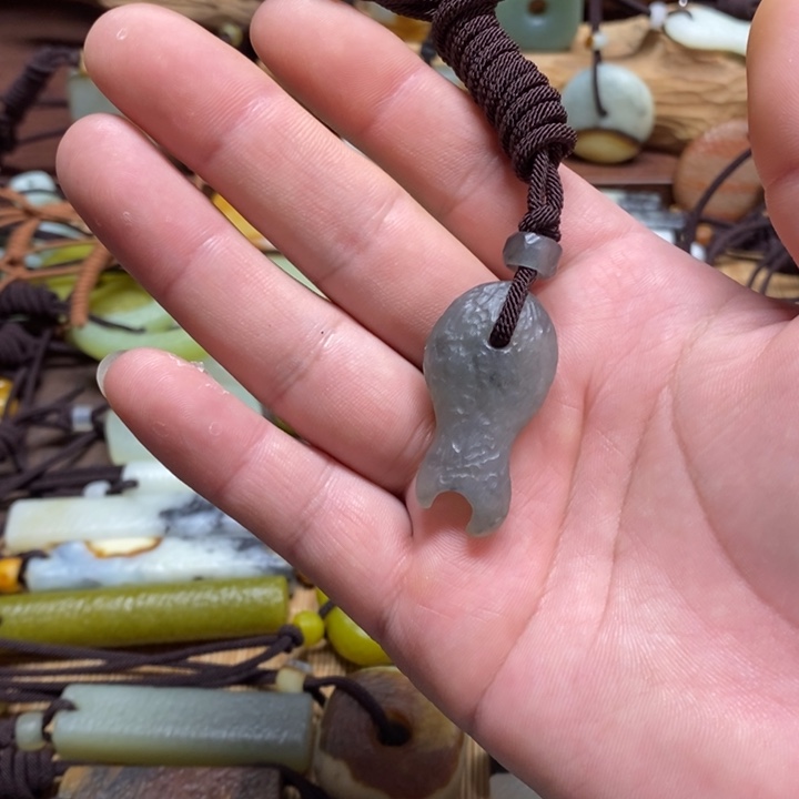 蛇纹石玉挂件未镶嵌