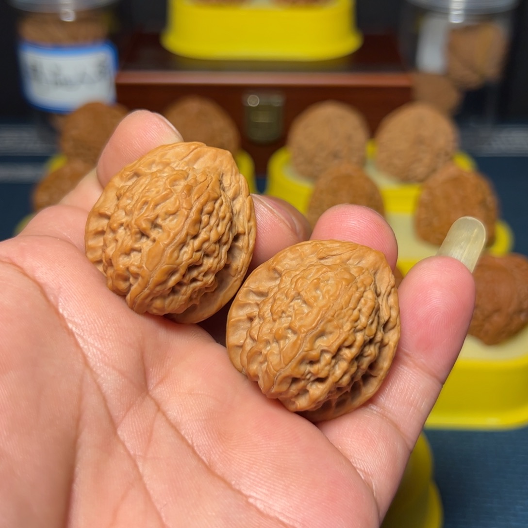 云***山文玩核桃吊坠观音肚