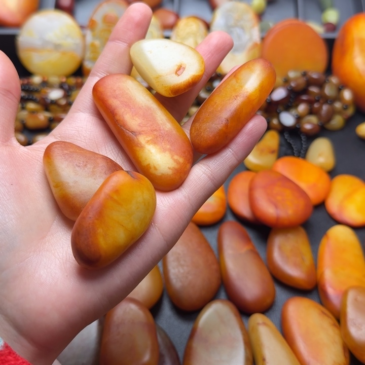 好***来和田玉未镶嵌颈饰