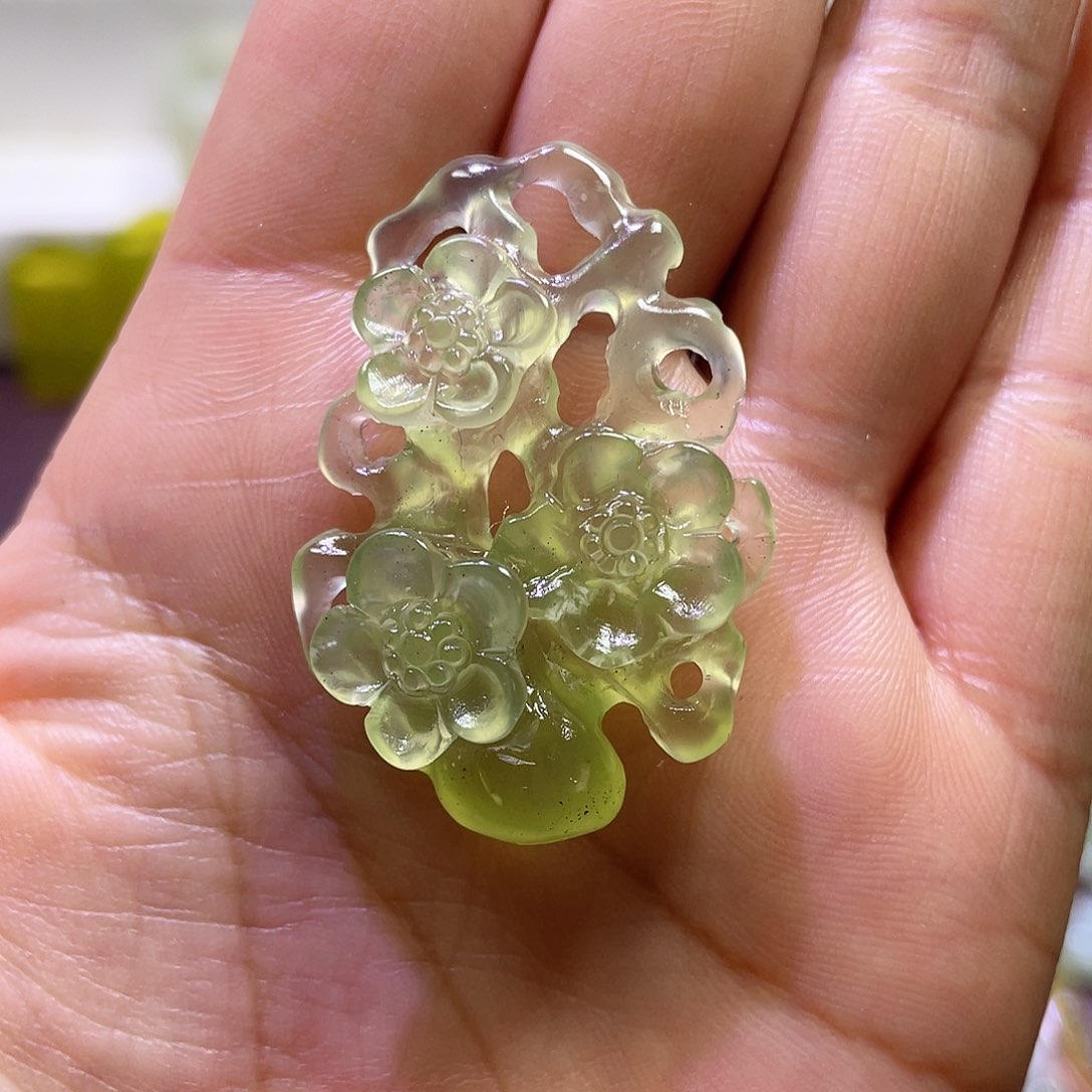 蛇纹石玉颈饰未镶嵌