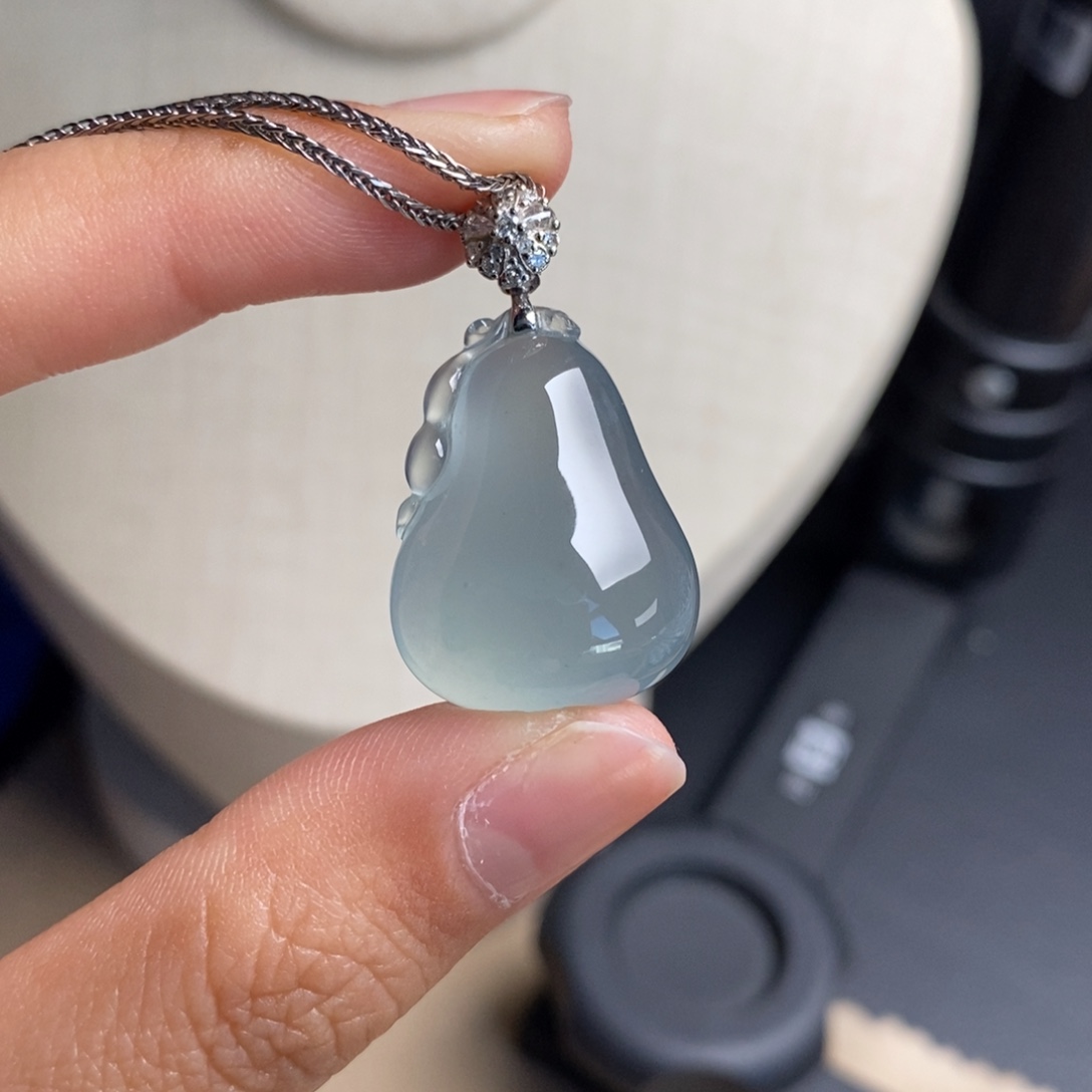 翡翠18K金镶嵌颈饰高冰种水晴底色厚装饱满起光水润细腻福瓜