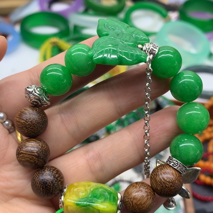 颈饰未镶嵌翡翠吊坠