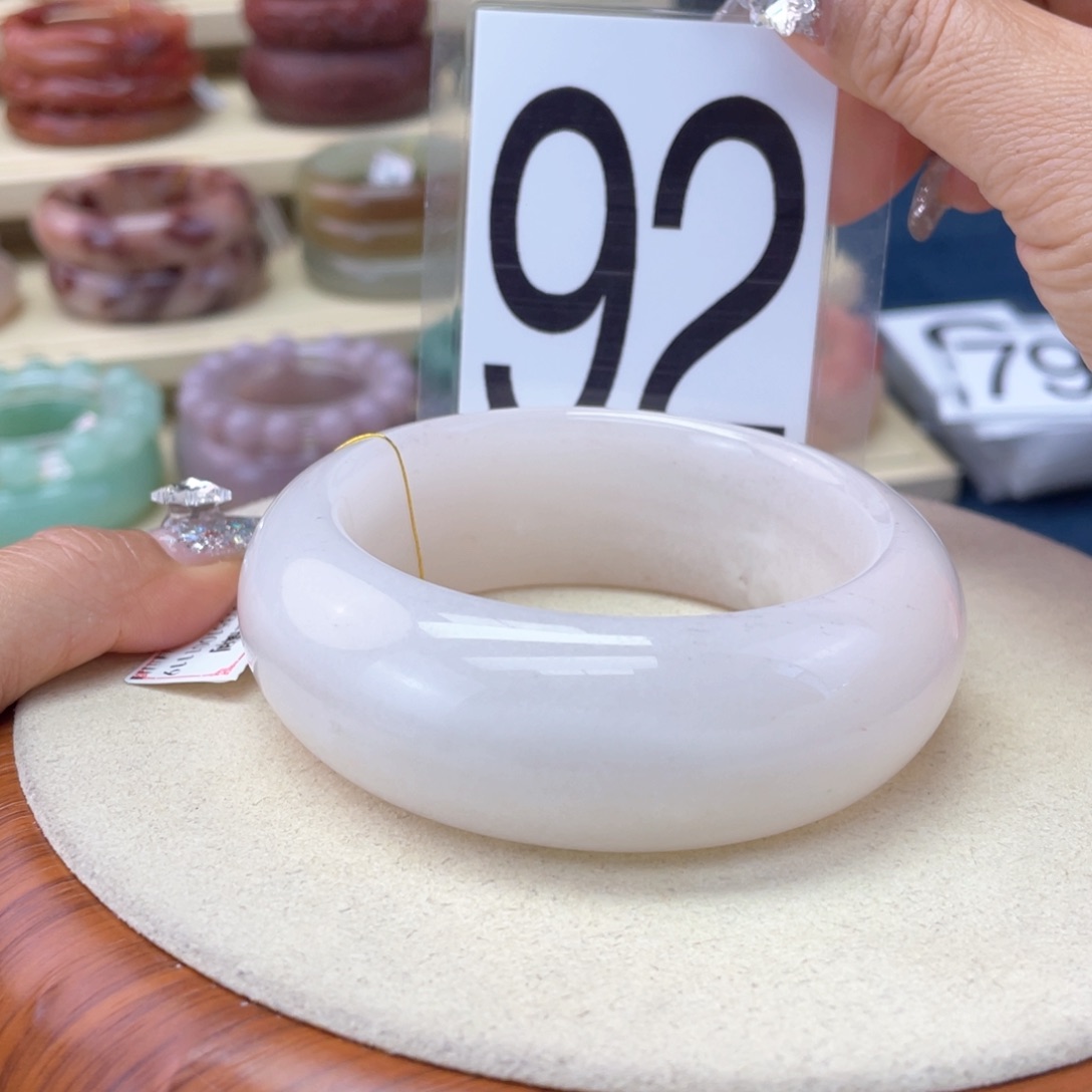 石英质玉未镶嵌手镯