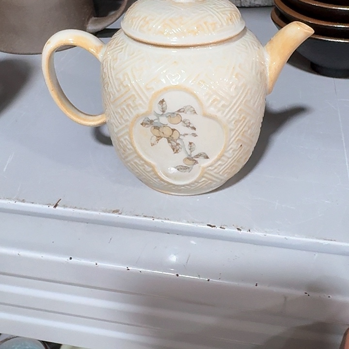 主人杯一个，瓷。。。品茗瓷