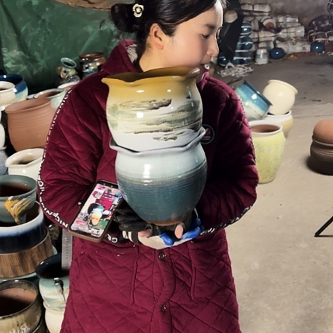 口19高19瑕疵盆子。 