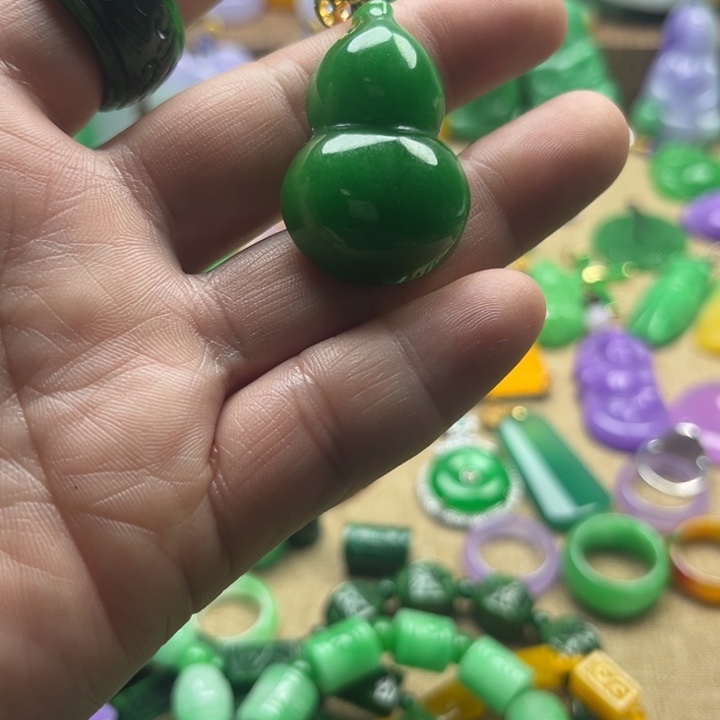 翡翠未镶嵌颈饰吊坠