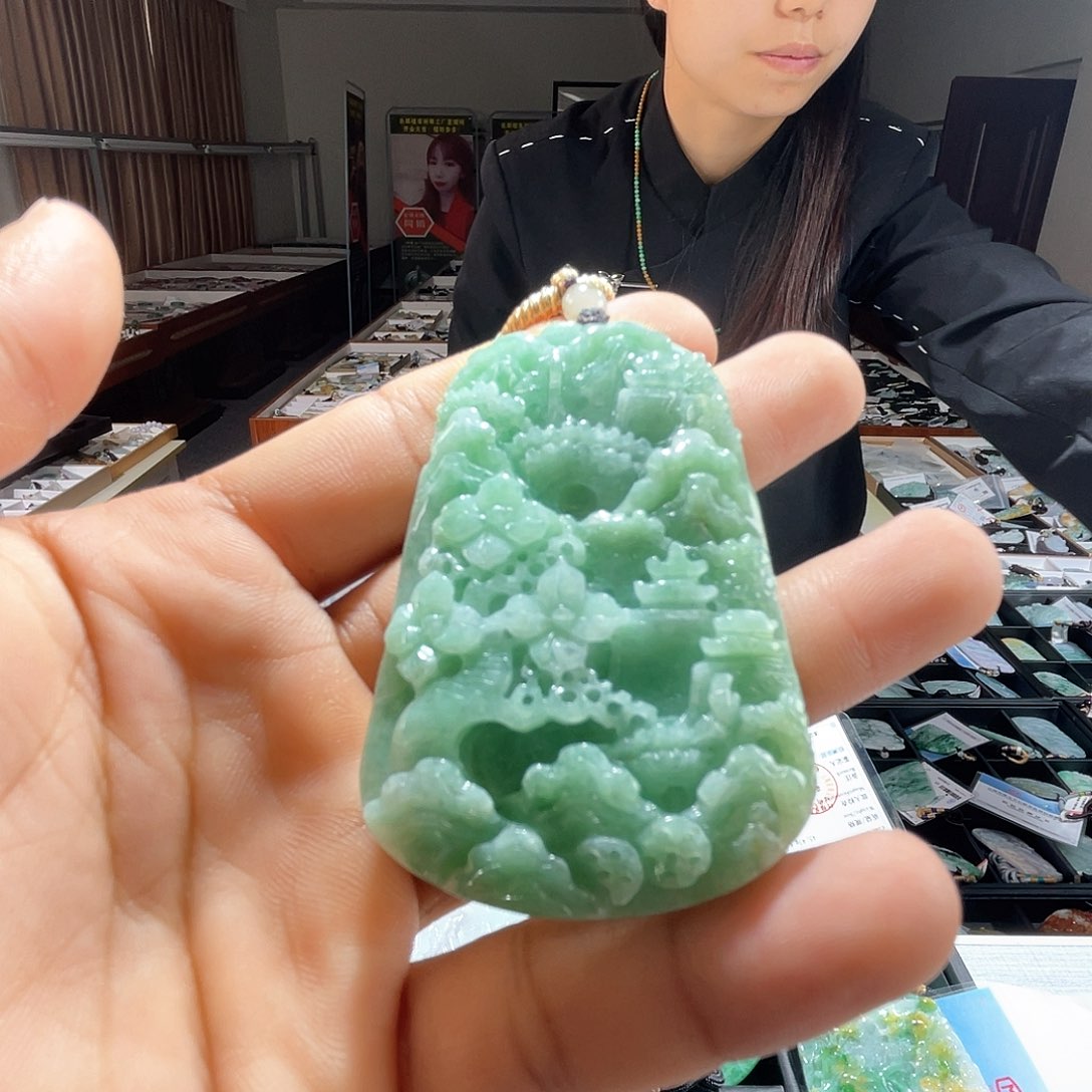 翡翠未镶嵌颈饰一