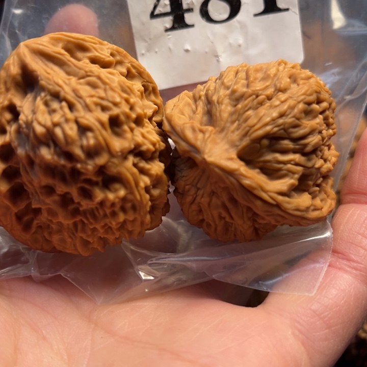 纽***约文玩核桃吊坠南疆