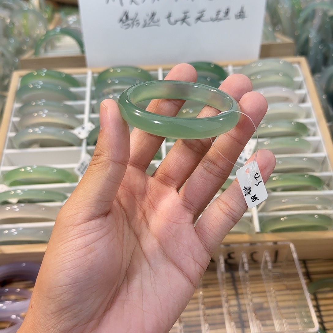 玛瑙/玉髓未镶嵌手镯圈口52.3