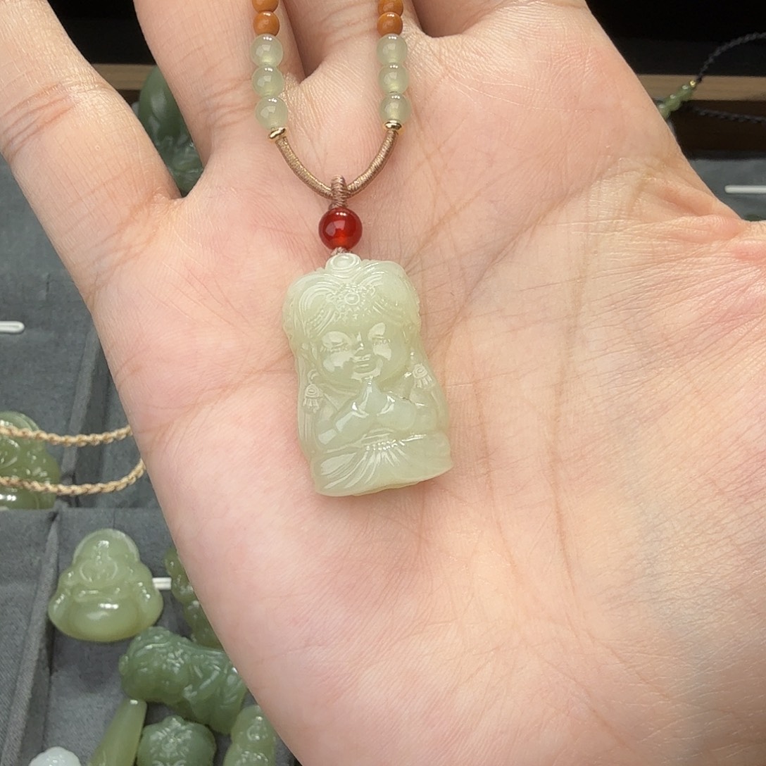 和田玉未镶嵌颈饰扎基拉姆亏本