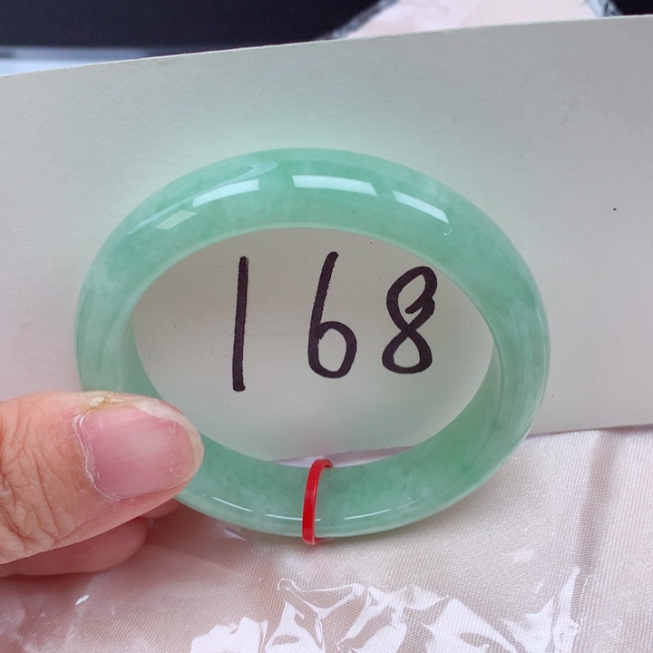 翡翠手镯未镶嵌翡翠