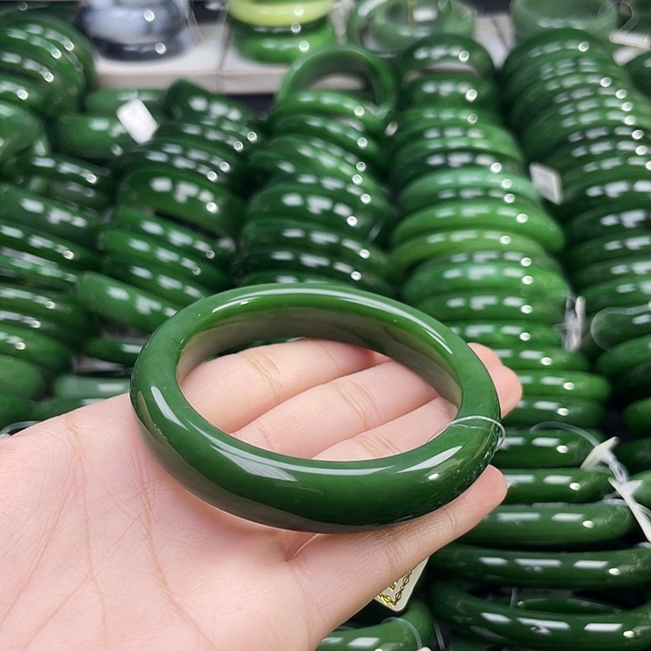 未镶嵌手镯和田玉（碧玉）