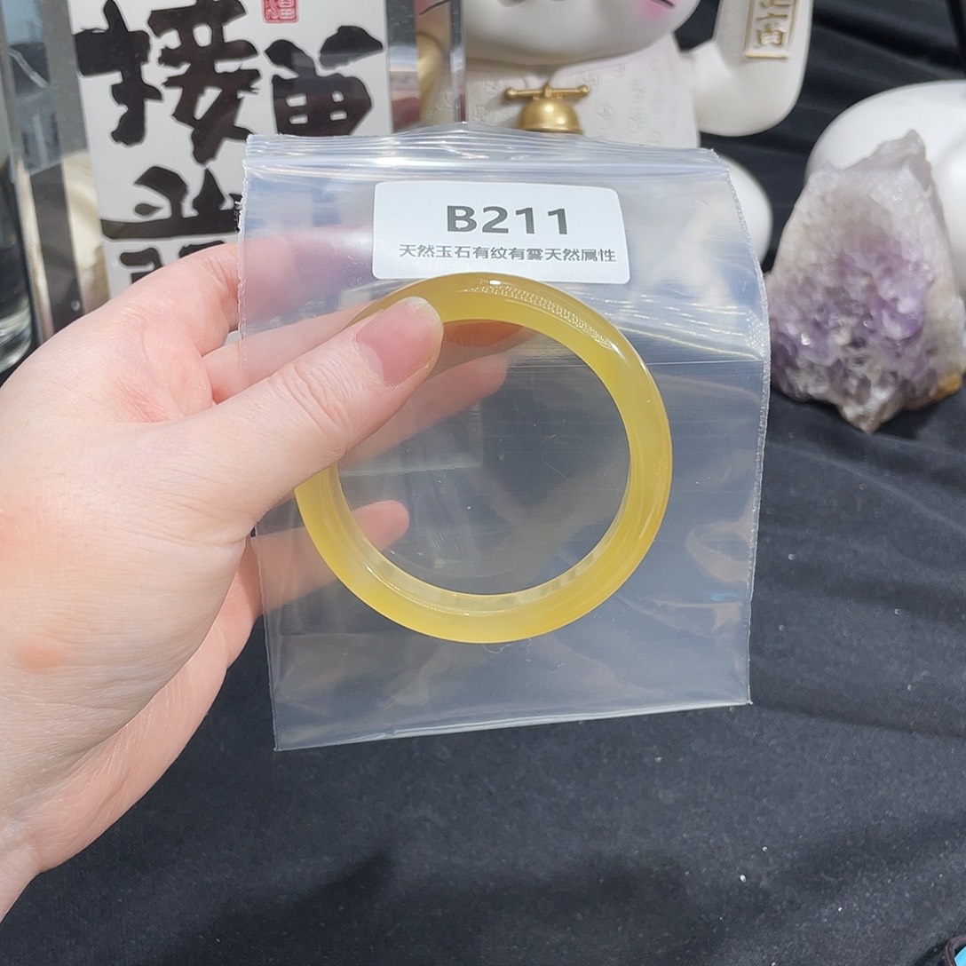 芝***.玛瑙/玉髓未镶嵌手镯