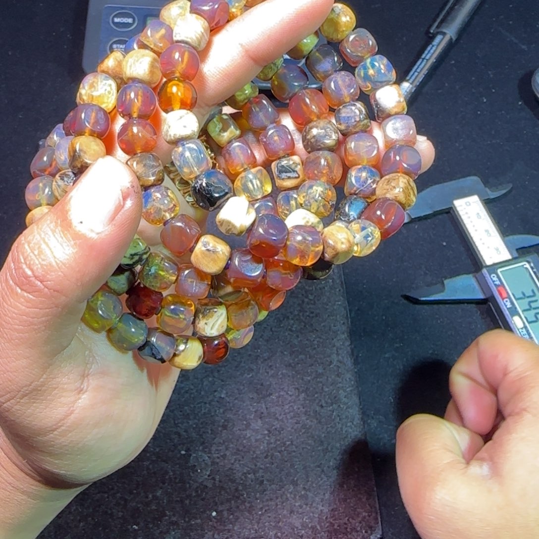 琥珀未镶嵌裸石琥珀