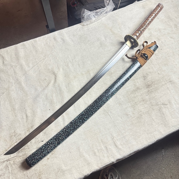 1507 龙泉昊天宝剑武士道花纹钢实木漆鞘鱼皮柄底未开刃