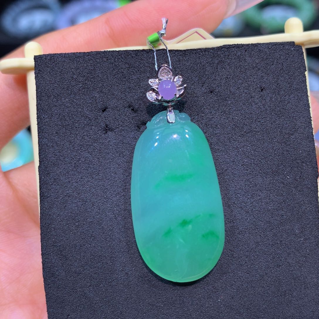 翡翠18K金镶嵌颈饰翡翠